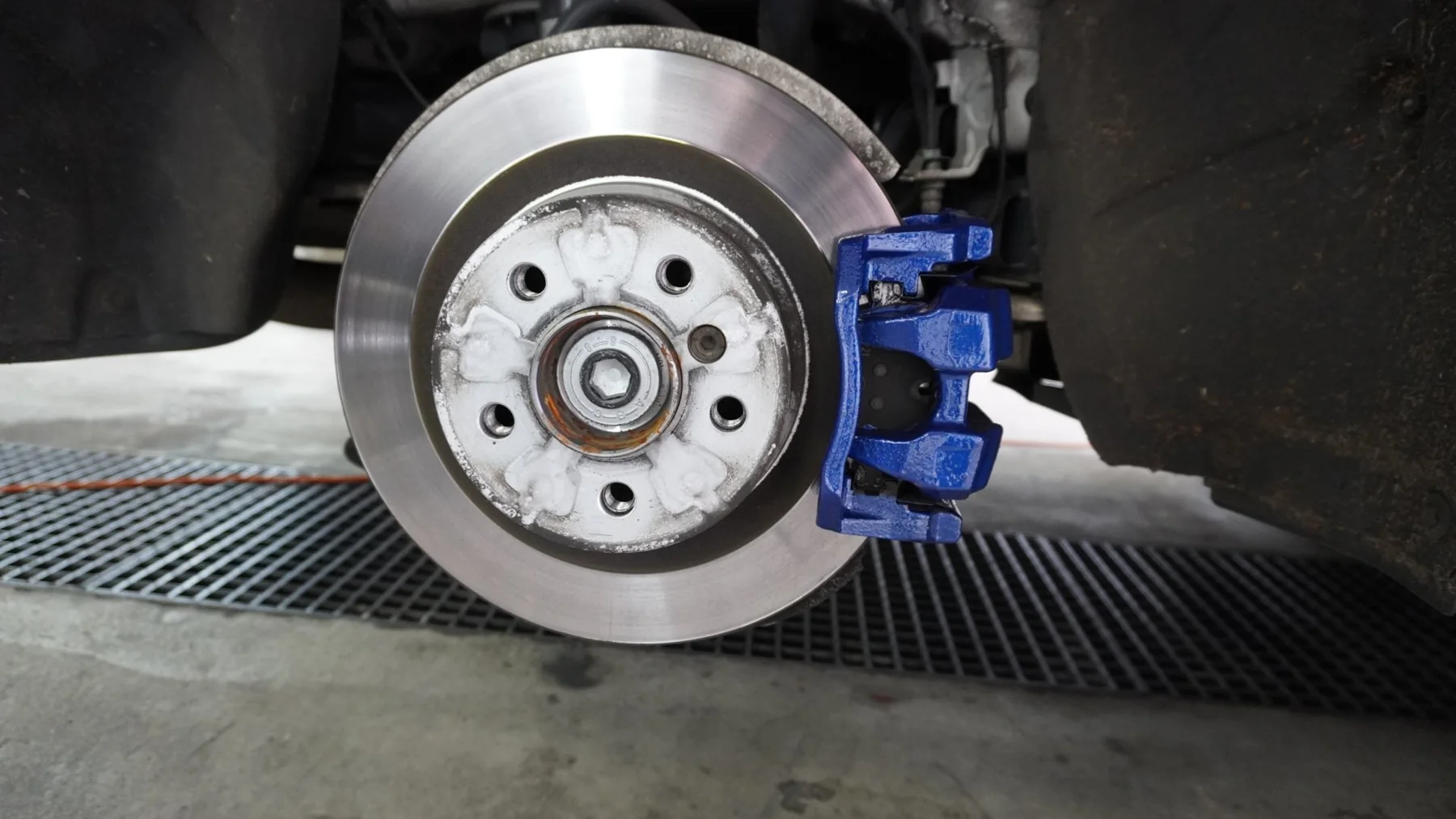 Bremssattel · Foliatec-Lackierung – nachher